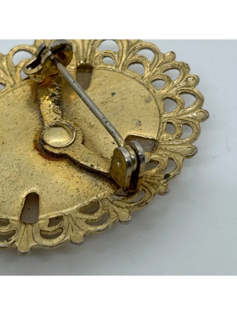 Vintage Oval Shell Cameo Brooch Gold Tone Filigree Frame Carved Portrait Pin